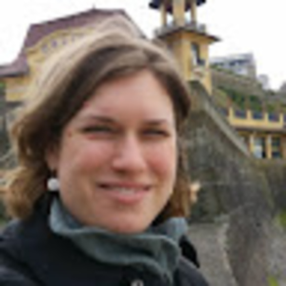 Meet your Posher, Ariana - Picture 1 of 1